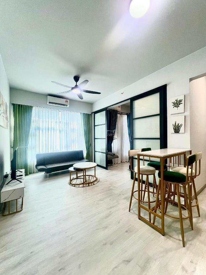Botiza Suites At Jesselton Quay 코타키나발루 외부 사진