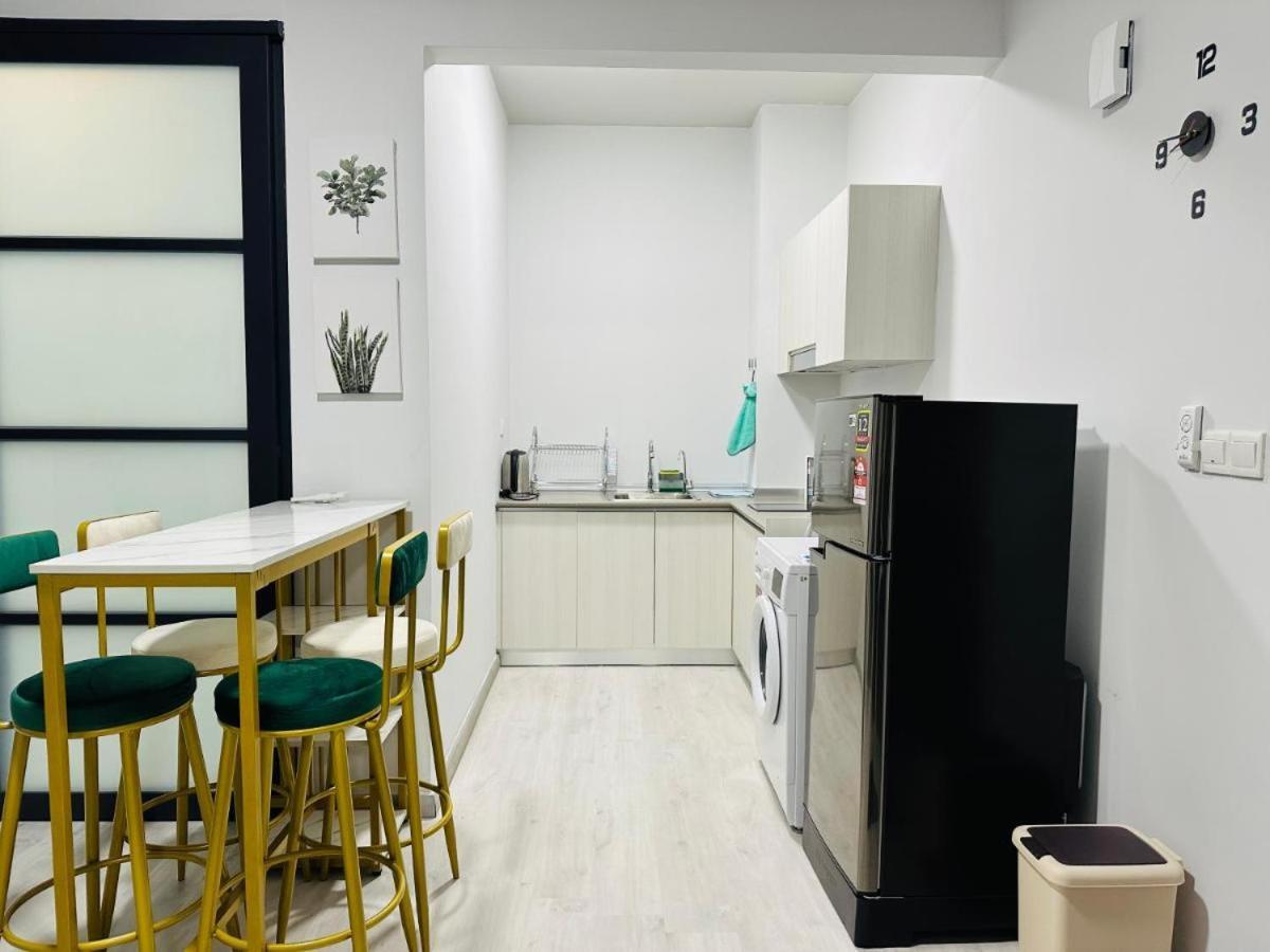 Botiza Suites At Jesselton Quay 코타키나발루 외부 사진